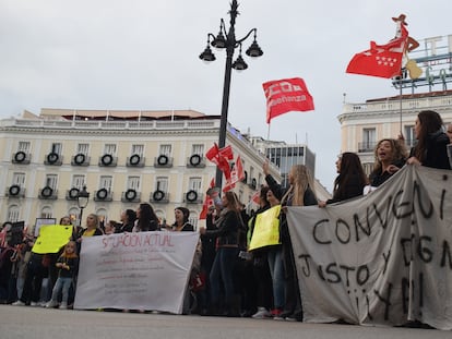 Profesoras de escuelas infantiles privadas y de gestión indirecta, en una protesta convocada por CC OO en Puerta del Sol el 25 de octubre.