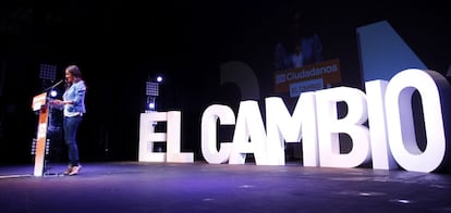 Mitin en Madrid de Albert Rivera de Ciudadanos, con los candidatos a la alcaldía de Madrid y la comunidad de Madrid: Begoña Villacís y Nacho Aguado en el teatro compac de Madrid. 17 de mayo de 2015.