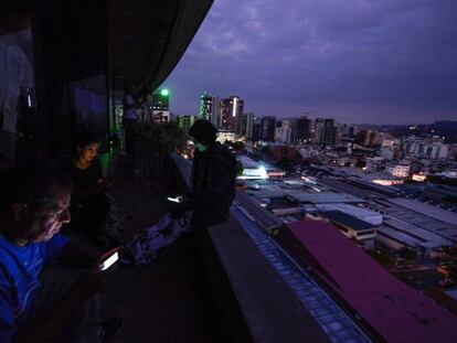 Una panorámica en Caracas durante el apagón.