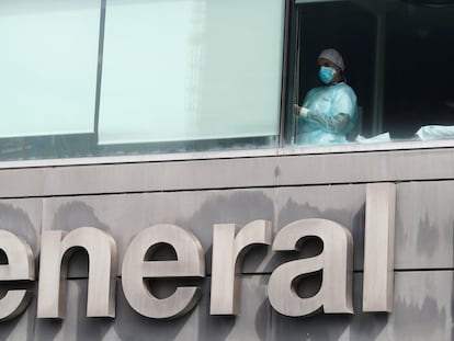 A health worker at Madrid’s La Paz hospital.