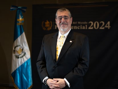 Bernardo Arévalo, durante una entrevista en Ciudad de Guatemala, el sábado.