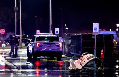 Restos del fuselaje del avión accidentado en Filadelfia.