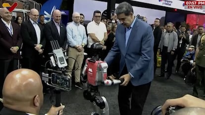 El baile de Nicolás Maduro con un robot humanoide