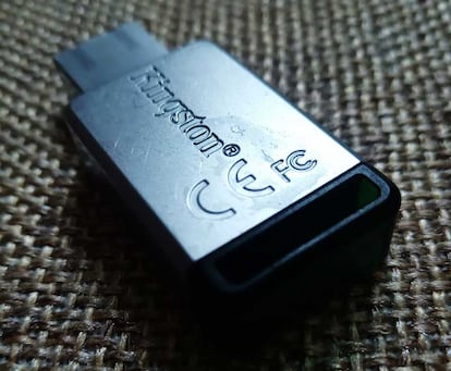 Pendrive Kingston con conexión USB