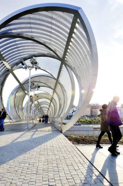 Puente de Dominique Perrault en Madrid R&iacute;o. 