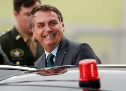 O presidente Bolsonaro na semana passada sai de sua residência em Brasília.