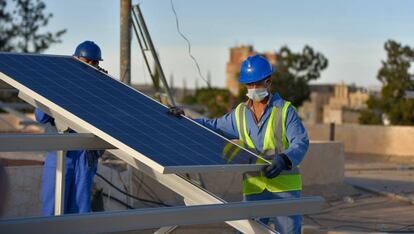 El PNUD está apoyando a los centros de aislamiento de pacientes de covid-19 dotándolos con paneles solares que permiten que las instalaciones sigan funcionando a pesar de la carencia crónica de electricidad en el país.