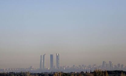 Poluci&oacute;n en Madrid desde la M-40 a la altura del desv&iacute;o a Ciudad de la Imagen, entre Pozuelo y Alcorc&oacute;n.
 
 