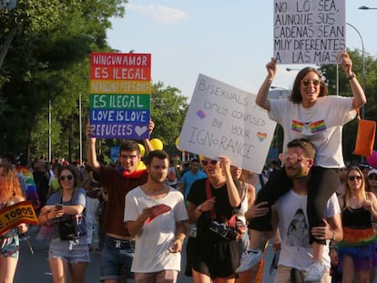 Jóvenes en el desfile del Orgullo en Madrid, en 2018.