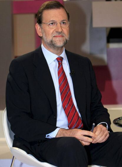 El presidente del PP, Mariano Rajoy, antes de la entrevista que ha concedido a Antena 3.