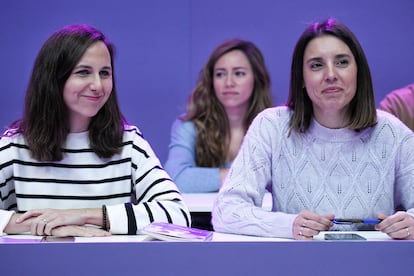 La secretaria general de Podemos, Ione Belarra, y su número dos en el partido, Irene Montero, este sábado en la reunión del Consejo Ciudadano Estatal en Madrid.