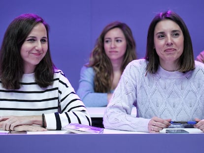 La secretaria general de Podemos, Ione Belarra, y su número dos en el partido, Irene Montero, este sábado en la reunión del Consejo Ciudadano Estatal en Madrid.