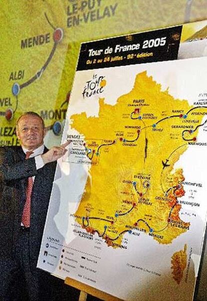 Jean-Marie Leblanc presenta los 3.584 kilómetros de recorrido del Tour de 2005.