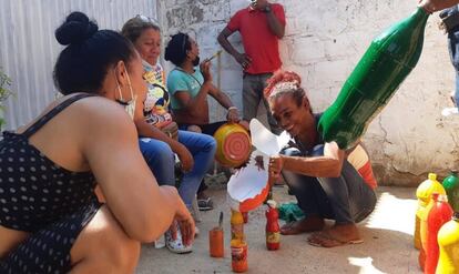 Dania Sharith Polo, en el centro, durante una actividad en Carmen de Bolívar.