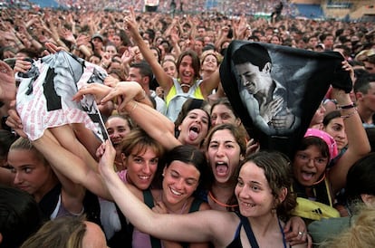 Concierto de Alejandro Sanz en el estadio Vicente Calderón de Madrid, el 28 de junio de 2001.