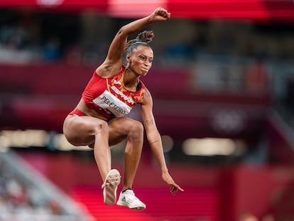 Ana Peleteiro, durante la final olímpica de triple salto en Tokio.