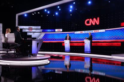 Los candidatos Donald Trump y Joe Biden, durante el debate en los estudios de la CNN en Atlanta.