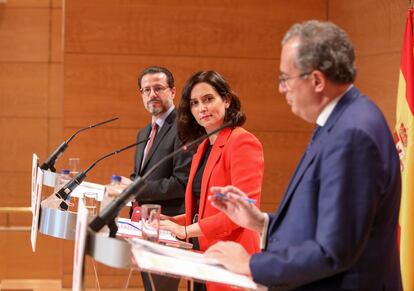 Isabel Díaz Ayuso, durante la rueda de prensa denunciada por Más Madrid.