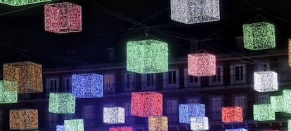Iluminaci&oacute;n navide&ntilde;a en la Plaza Mayor de Madrid.
 