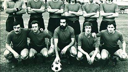 El Getxo de la temporada 1976/77, en un partido jugado en Lasesarre contra el Barakaldo. Arriba: Salaberria, Bilbao, Claudio, Julián, Mediavilla, Susaeta. Abajo: Fernando, Gonzalo, Muñoz, Landeta y Urbiola II.
