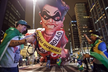 Protesto anti-Dilma em S&atilde;o Paulo, na v&eacute;spera da vota&ccedil;&atilde;o do impeachment no Senado.