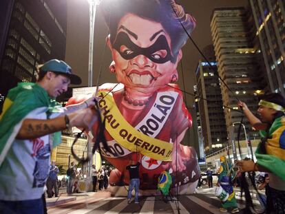 Protesto anti-Dilma em S&atilde;o Paulo, na v&eacute;spera da vota&ccedil;&atilde;o do impeachment no Senado.