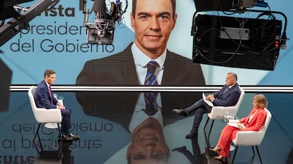El presidente del Gobierno, Pedro Sánchez, durante la entrevista del pasado lunes en RTVE.
