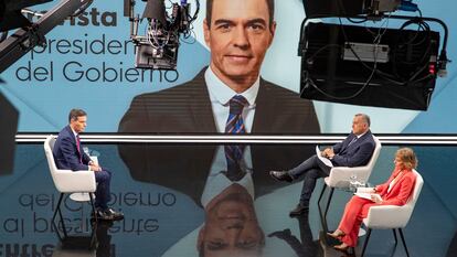 El presidente del Gobierno, Pedro Sánchez, durante la entrevista del pasado lunes en RTVE.