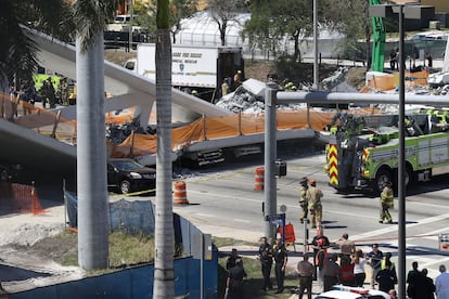 La infraestructura había sido instalada el sábado pasado y daba acceso a peatones al campus de la Universidad Internacional de Florida (FIU), una de las principales del estado.