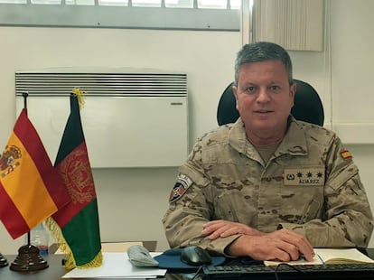El coronel Alfonso Álvarez en su despacho del cuartel de la OTAN de Kabul (Afganistán).