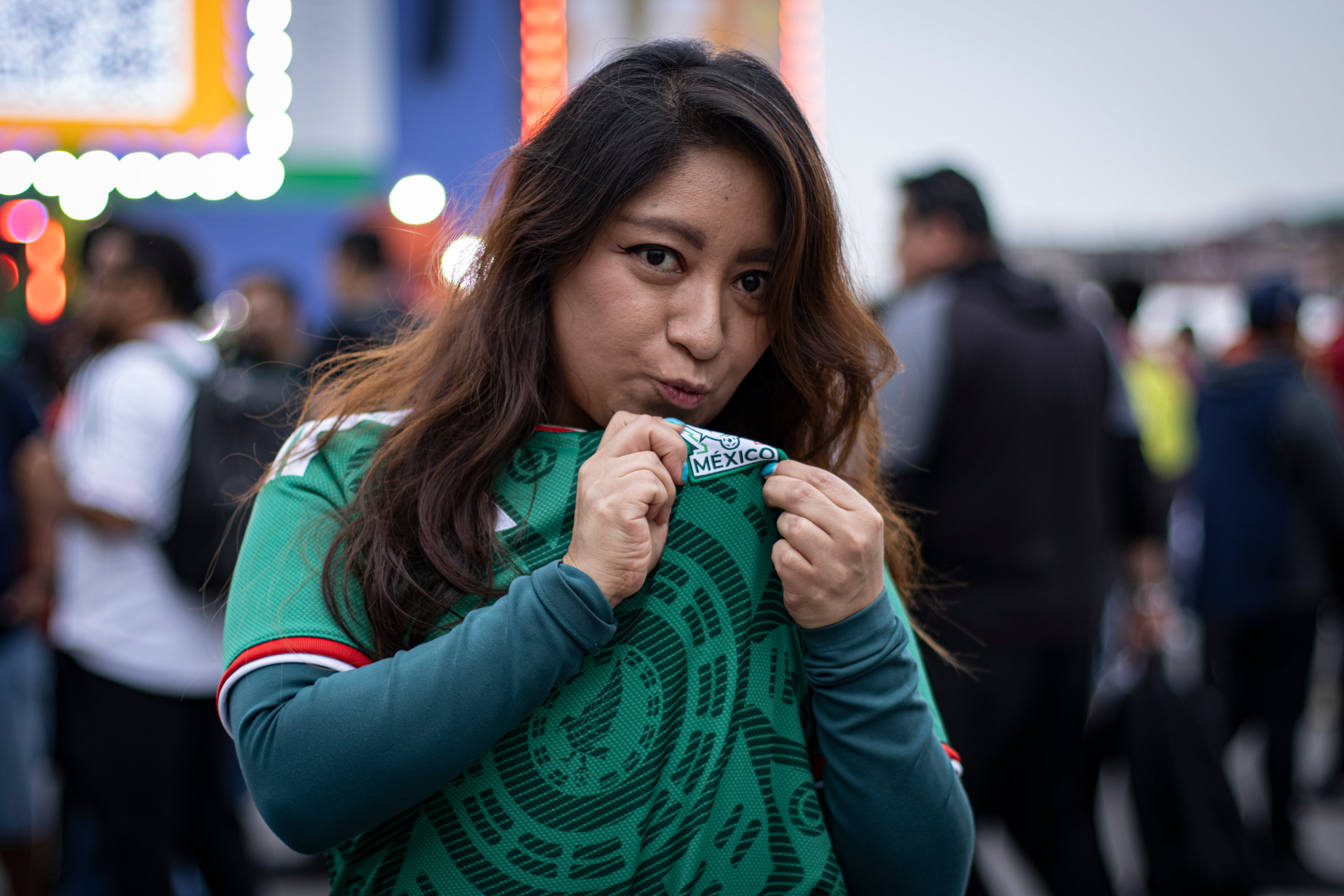 Brenda Cayetano asiste al Fan Fest de Ciudad de México, el 2 de julio.