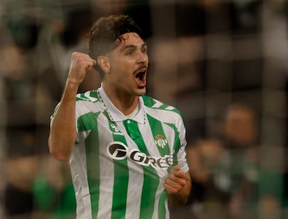 Cardoso celebra el gol del triunfo bético ante el Helsinki. 