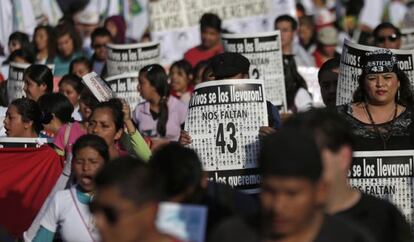 Manifestaci&oacute;n en M&eacute;xico DF por el asesinato de los 43 estudiantes.