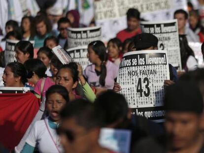 Manifestação na Cidade do México pelo assassinato dos 43 estudantes.