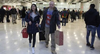 Ana María Daza, turista colombiana, este viernes en Barajas.