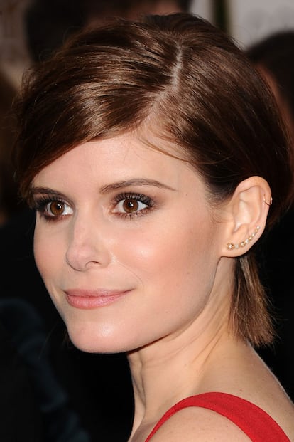 Kate Mara se apunta a la tendencia de la mano de un pendiente de perlas. Una opción más discreta, fememina y atemporal que lució en la pasada edición de los Globos de Oro.