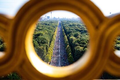 Vista de los participantes en la prueba, en una imagen tomada desde la Columna de la Victoria.