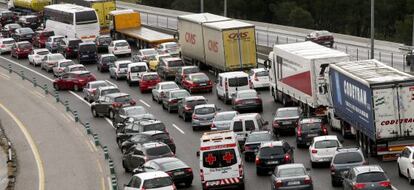 Retención en el kilómetro 33 de la A-6 a las 14.30 de hoy.