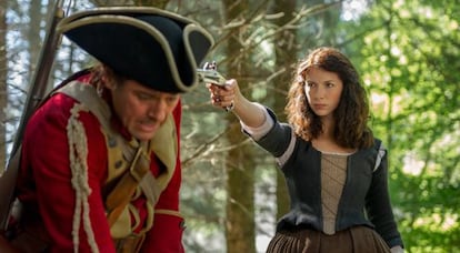 Caitriona Balfe, en un fotograma de la serie 'Outlander'.