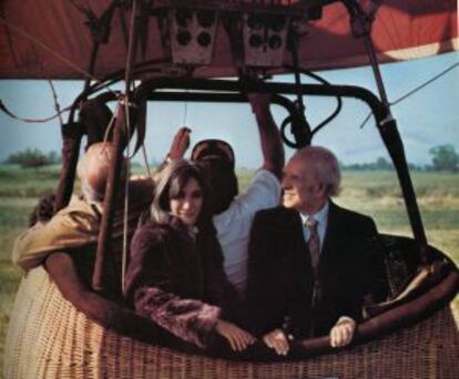 Maria Kodama y Jorge Luis Borges montando en globo en California, en 1984.