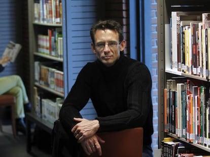 El escritor estadounidense Chuck Palahniuk en la Alhondiga de Bilbao.