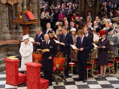 Isabel II en un acto religioso en la abadía de Westminster