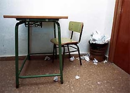 Aspecto de uno de los centros escolares cerrados ayer en Sanlúcar de Barrameda.