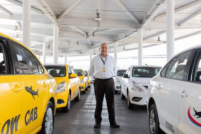 Carlos Maya, taxista de la agrupación de taxistas Sitio 300.