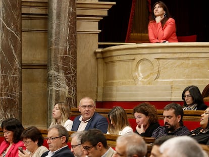 La presidenta suspendida del Parlament, Laura Borràs, en el palco del hemiciclo durante la última sesión plenaria.