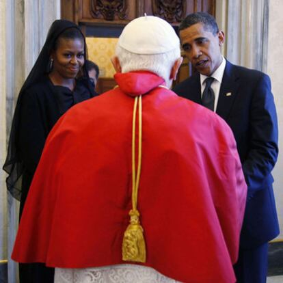Benedicto XVI recibe a Barack y Michelle Obama en el Vaticano en julio de 2009.