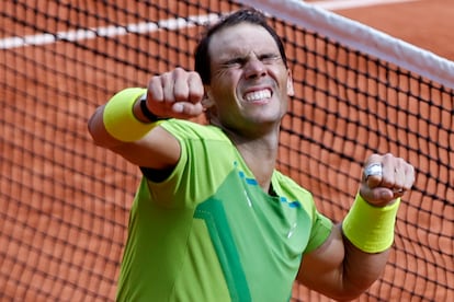 Nadal celebra su decimocuarta Copa de Mosqueteros tras imponerse en la final de Roland Garros al noruego Ruud. Ha sucedido otra vez, contra todo pronóstico, por más que el rey sea el rey. Contra cualquier lógica y todo lo especulado a lo largo de las últimas semanas, París vuelve a aclamar al campeón imperecedero.
