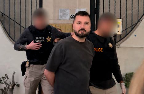 Arrestado un creador de contenido de Los Ángeles acusado de pedir en las redes sociales que asesinaran a Trump