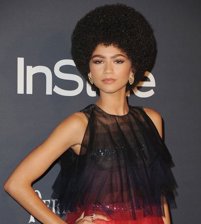 Zendaya con el pelo afro en los premios InStyle.