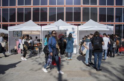 Na zona exterior da feira, tendas para degustar diferentes tipos de cozinha vegana.